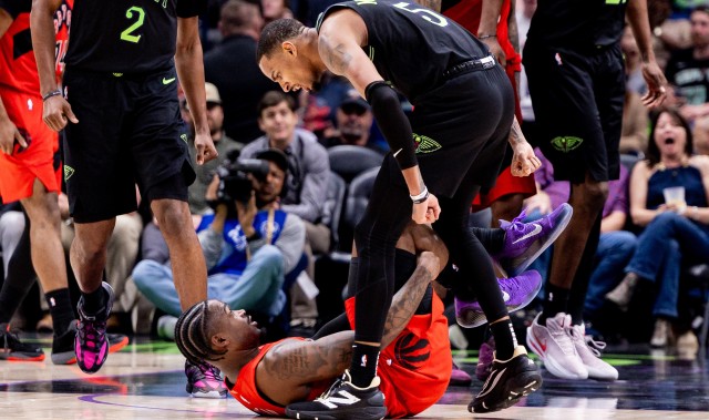 体育平台-给老粉撒币！德章泰·穆雷回馈球迷 将挑选几人每人发5000刀！