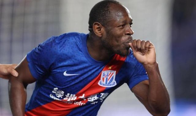 篮球赛事-莫雷诺连场不敢主罚点球 巴索戈绝平为丢单刀救赎