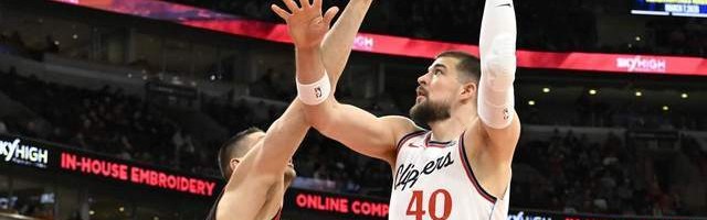 篮球赛事-大崩盘！残阵快船单节狂输26分：全队三分13中3，哈登15中5低迷