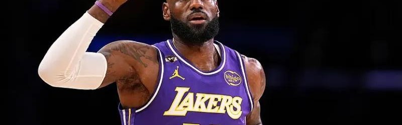 体育平台-湖人大胜国王！东詹合砍52分，三配角齐贡献，艾顿依然黄油手！